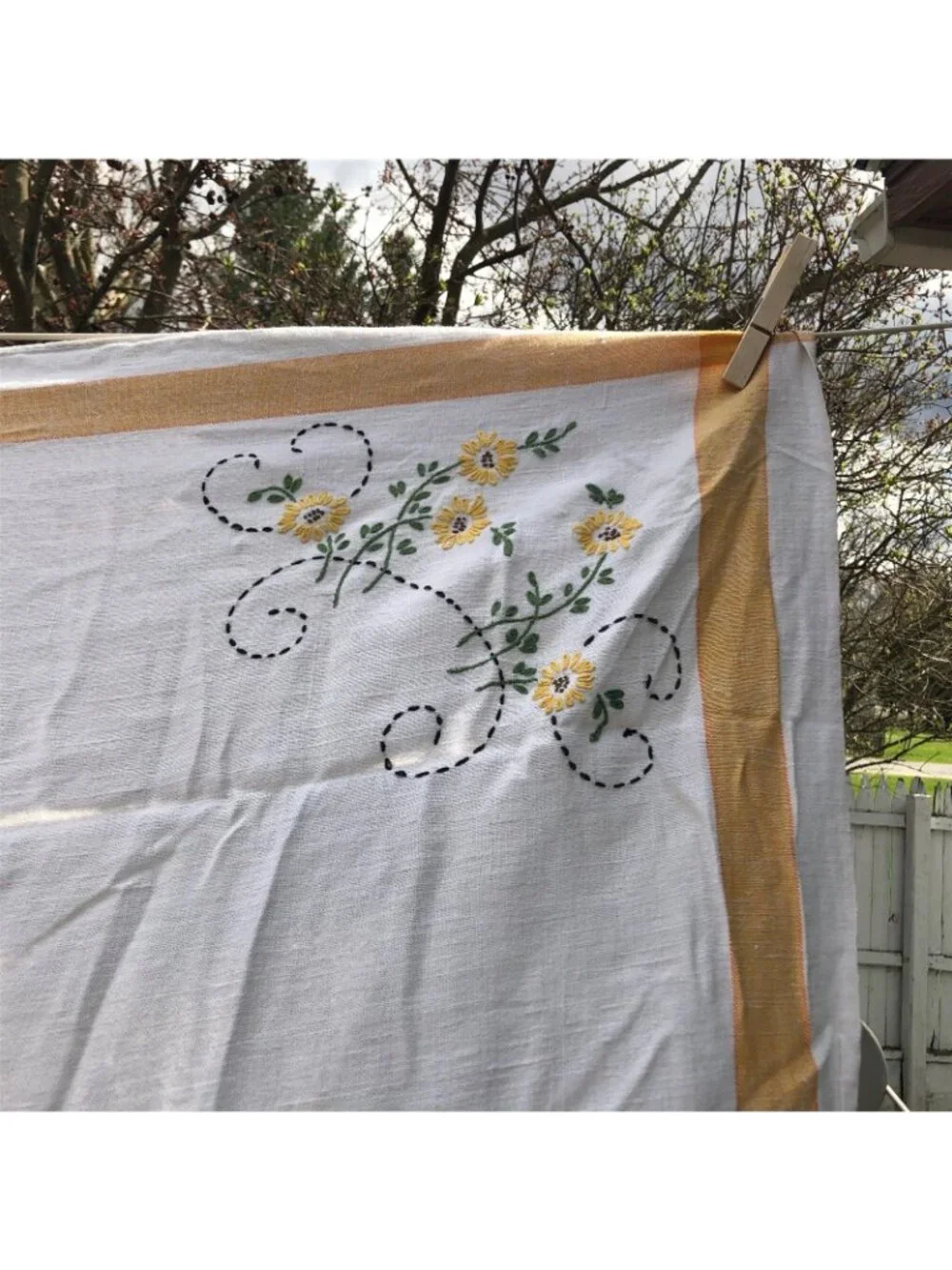 Vintage Tablecloth Embroidered Flower Daisy Yellow Border Cottagecore Farmhouse